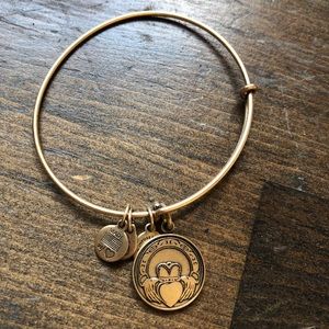 Claddagh Alex & Ani
